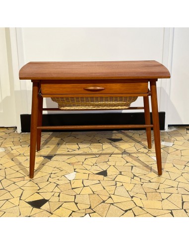 Table basse danoise avec tiroir et panier en osier en ligne